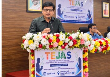 Sansar Green MD Rajeev Singh speaking at a flower-decorated podium during the TEJAS programme in Giridih on 29 September 2026.
